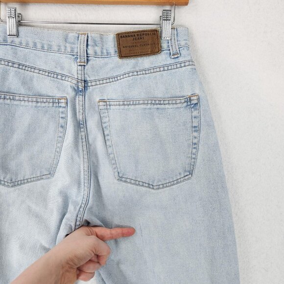 Banana Republic Jeans Men 31x32 Blue Light Wash Relaxed Button Fly Made in Italy - Picture 14 of 16